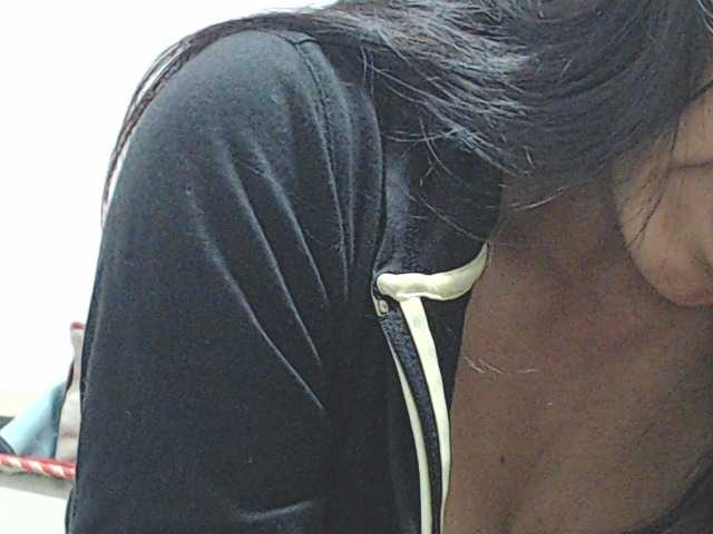 HOTTTSKIN live cam on BongaCams
