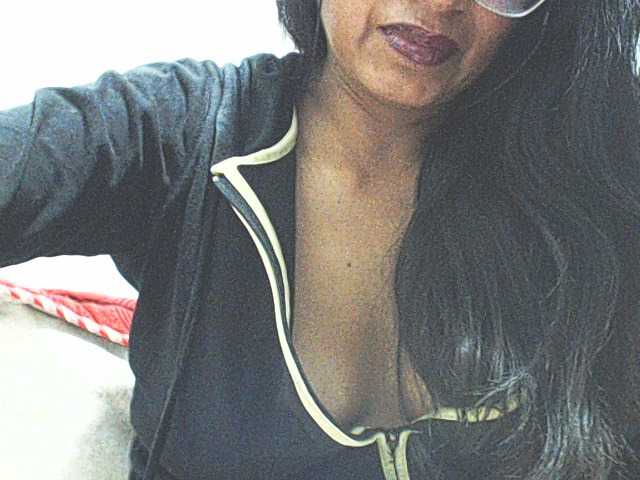 HOTTTSKIN live cam on BongaCams