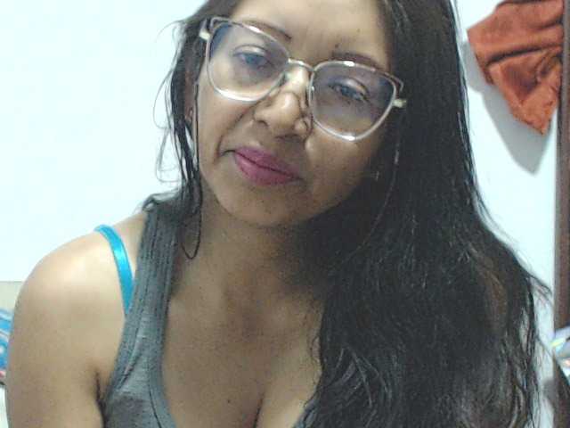 HOTTTSKIN live cam on BongaCams
