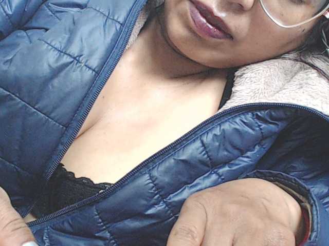HOTTTSKIN live cam on BongaCams