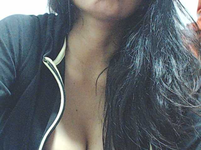 HOTTTSKIN live cam on BongaCams