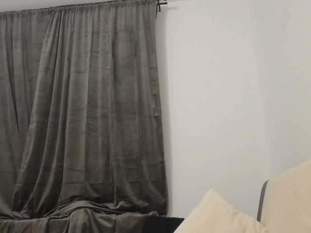 Chat with AngelNicollex live cam