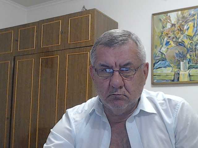 machomale3 — live male cam