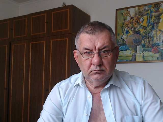 machomale3 live webcam show