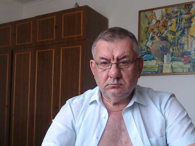 machomale3 live webcam show