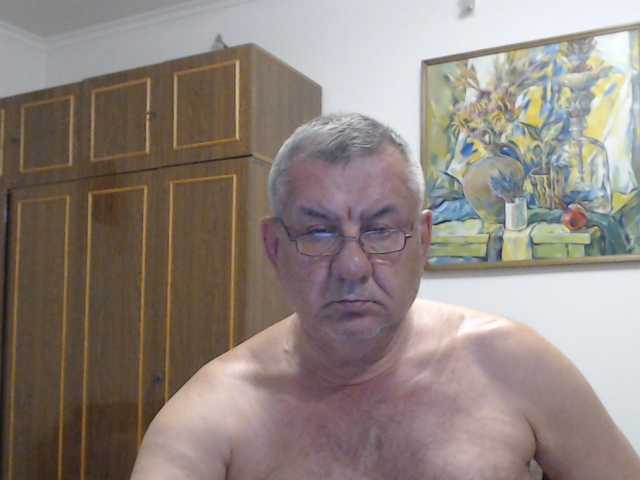 machomale3 live webcam show