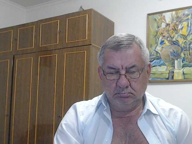 machomale3 — live male cam