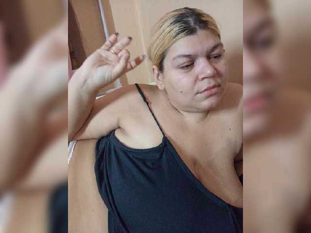 buniaya123 live cam on BongaCams