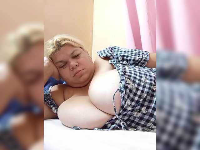 buniaya123 live cam on BongaCams