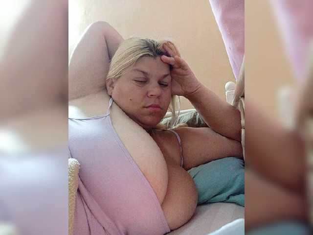 buniaya123 live cam on BongaCams