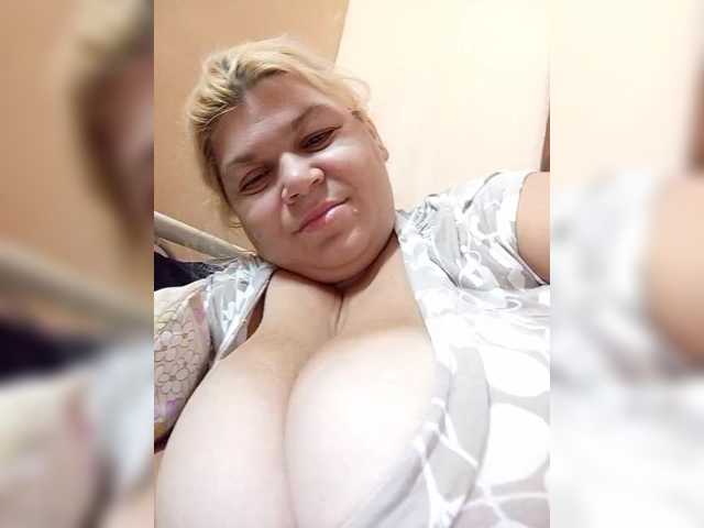 buniaya123 live cam on BongaCams