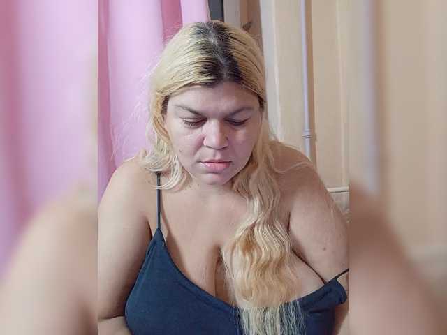 buniaya123 live cam on BongaCams