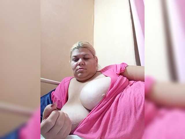 buniaya123 live cam on BongaCams