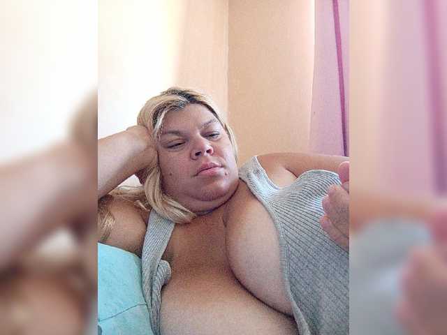 buniaya123 live cam on BongaCams