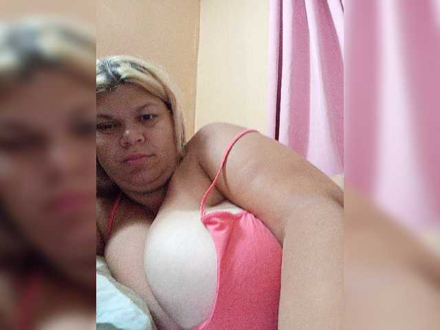 buniaya123 live cam on BongaCams