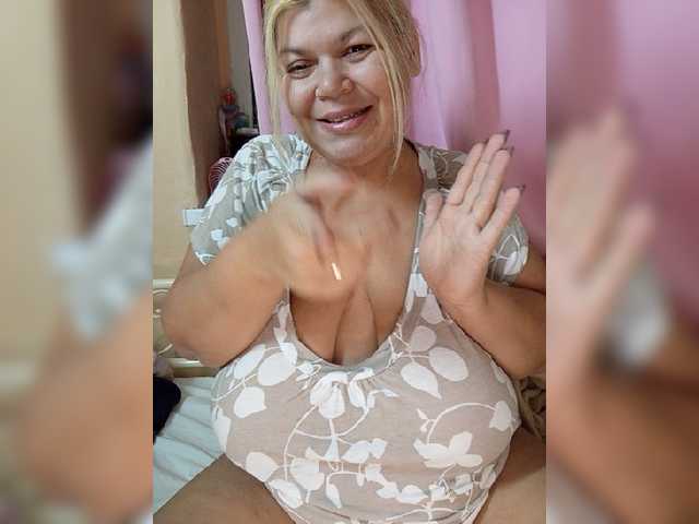 buniaya123 live cam on BongaCams