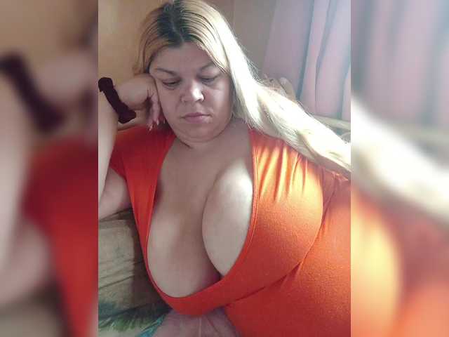 le modèle buniaya123 est en webcam porno dans un show sur le site bongacams, il possède les tags suivants: White/Caucasian,Blonde,Hairy