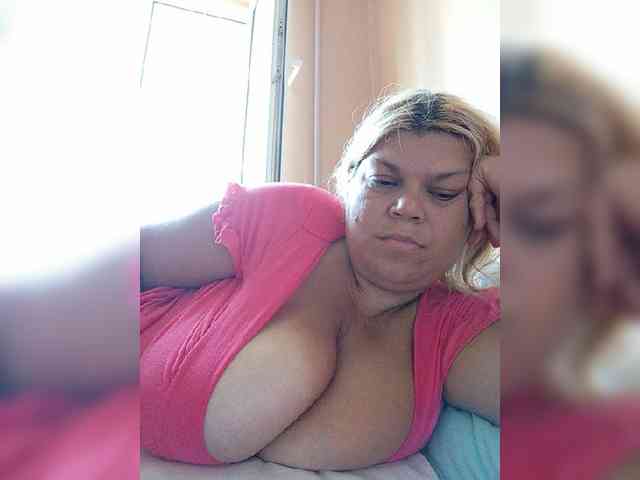 buniaya123 Live Webcam on BongaCams