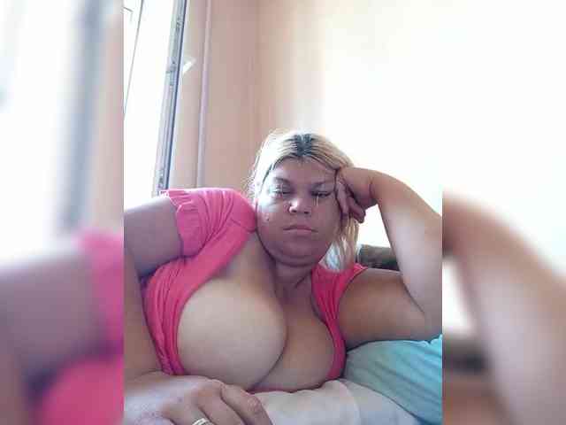 buniaya123 Live Webcam on BongaCams