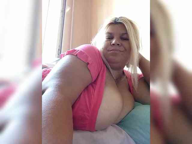 buniaya123 Live Webcam on BongaCams