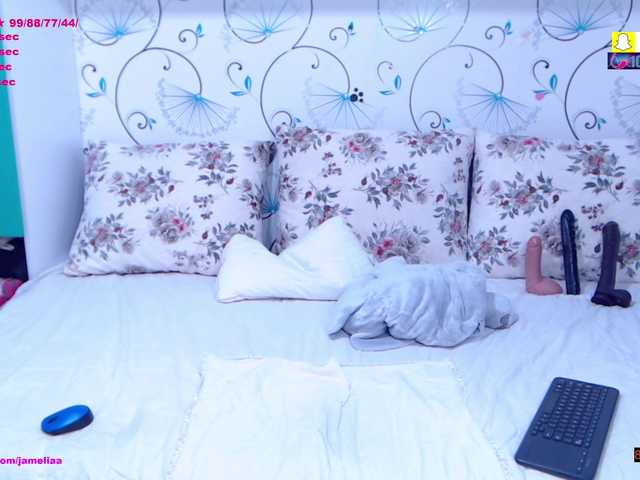 SpicyBrunnete live webcam show