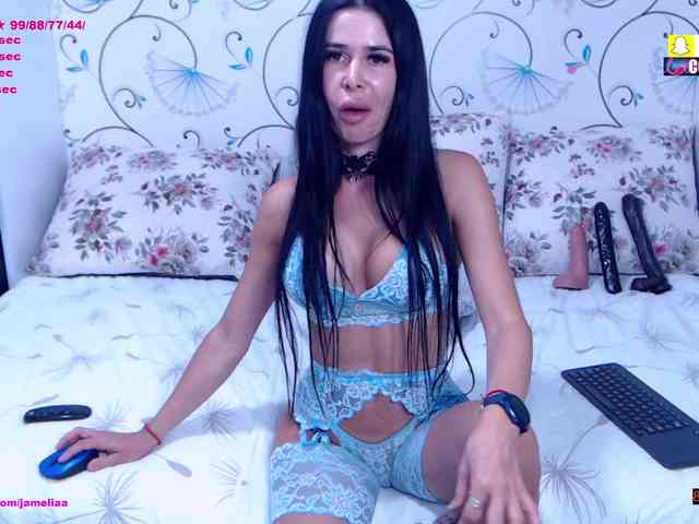 SpicyBrunnete