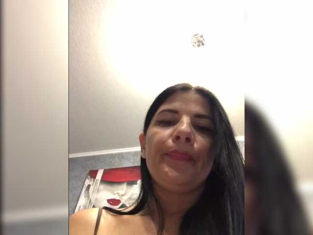 Afinakaroli83 live cam on BongaCams