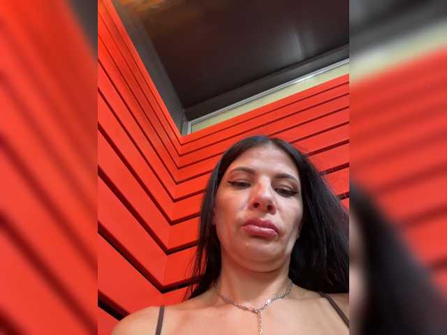 Afinakaroli83 live cam on BongaCams