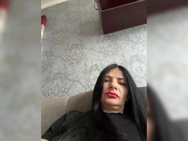 Afinakaroli83, en vivo ahora en BongaCams