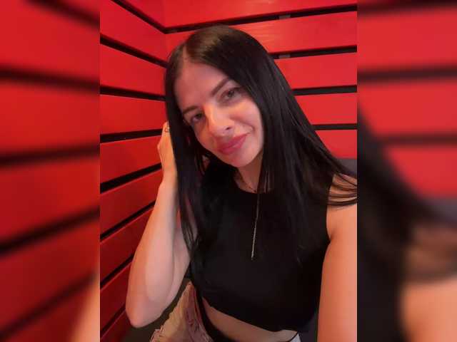 Afinakaroli83 live webcam show