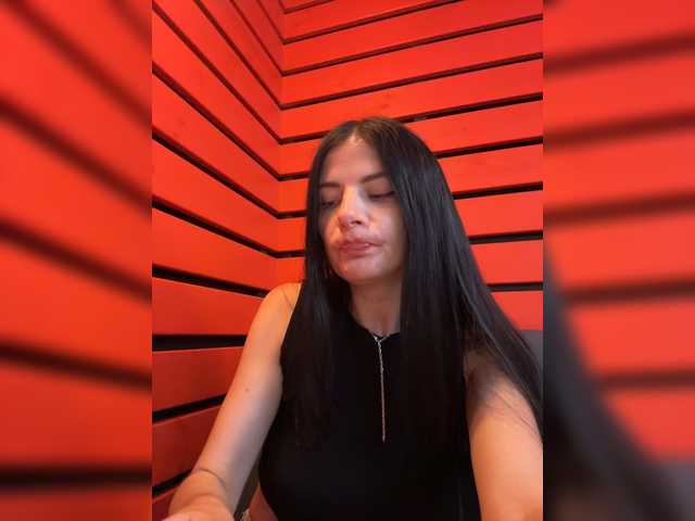 Afinakaroli83 live cam on BongaCams