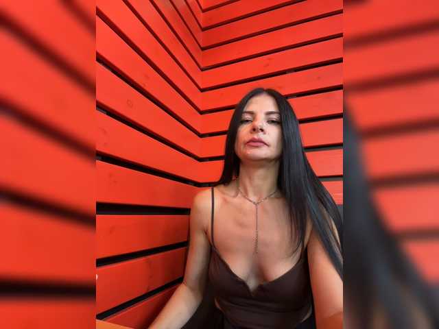 Afinakaroli83 live cam on BongaCams