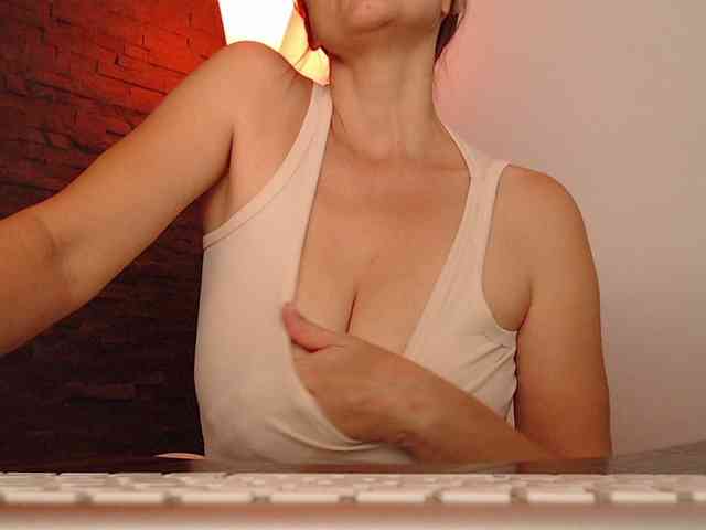 MsSultry webcam