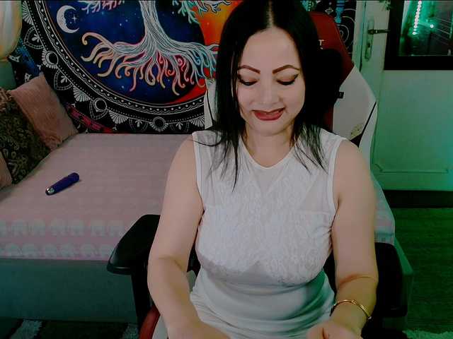 Indica live cam on BongaCams