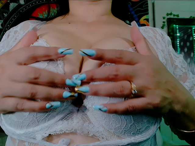 Indica live cam on BongaCams
