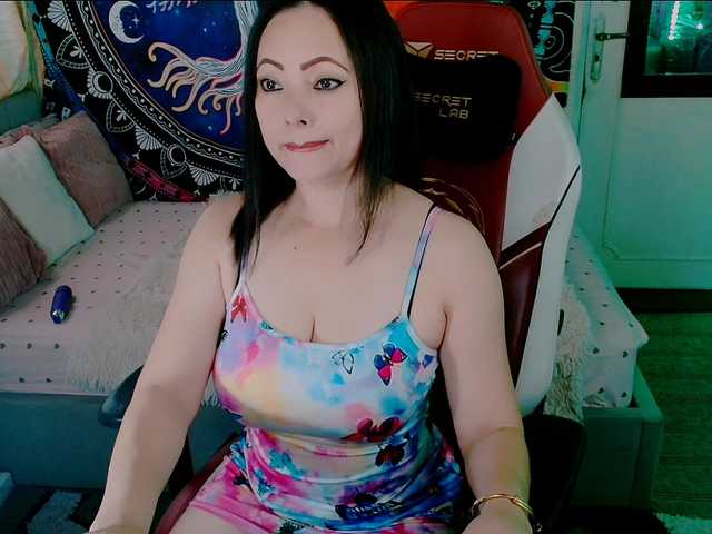 Indica live cam on BongaCams