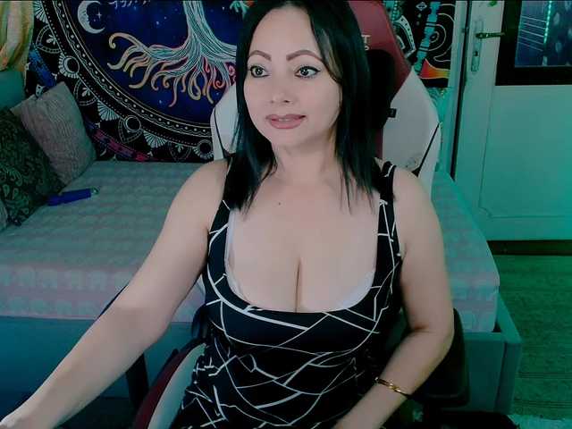 Indica live cam on BongaCams