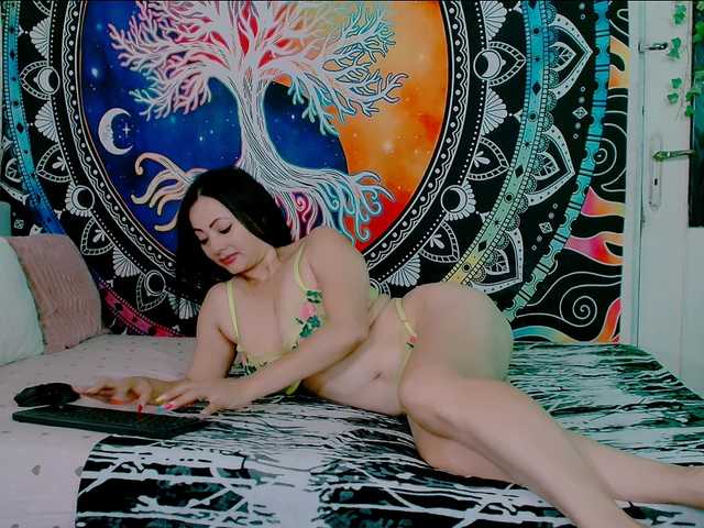 Indica live cam on BongaCams