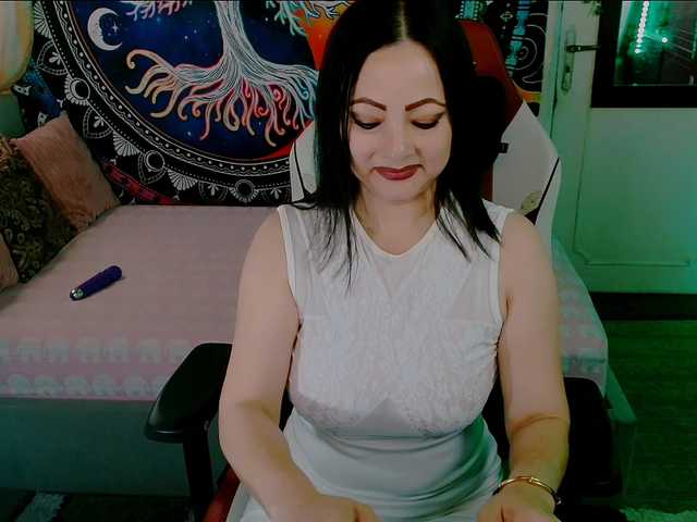 Indica live cam on BongaCams