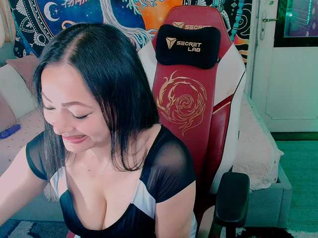 Indica live cam on BongaCams