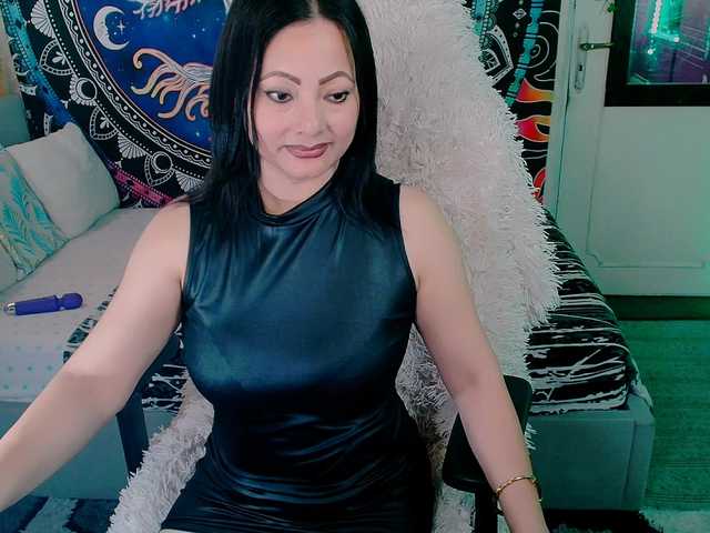 Indica live cam on BongaCams
