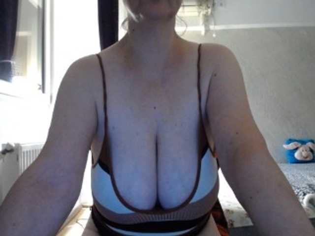 mary-x, live now on BongaCams