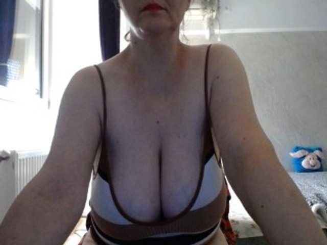 mary-x, en directo ahora en BongaCams
