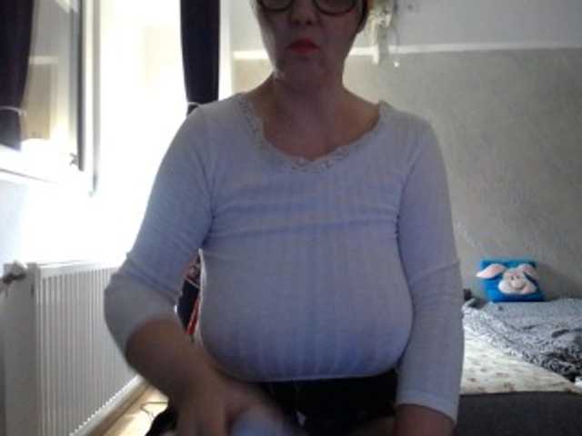 mary-x live cam preview