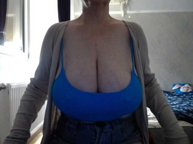 mary-x live cam on BongaCams