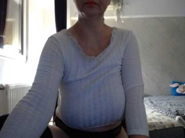 mary-x, en directo ahora en BongaCams