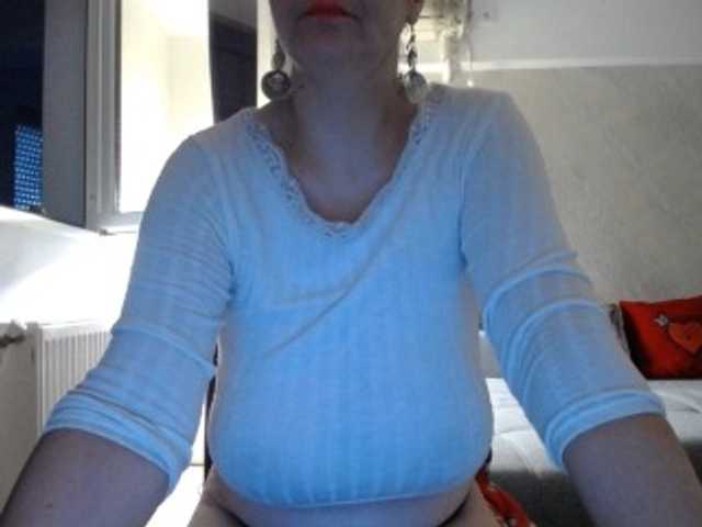 mary-x live cam preview