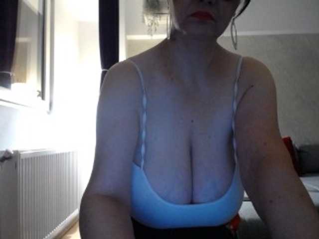 mary-x live cam preview