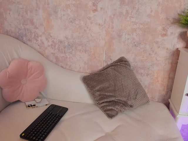 VanessaFox__ live cam preview