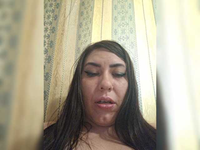 le modèle EdenaVega est en webcam porno dans un show sur le site bongacams, il possède les tags suivants: White/Caucasian,Brunette,Shaved